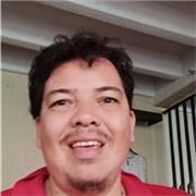 Profesor de pintura en tela, sombreros, bolsos y cuadros